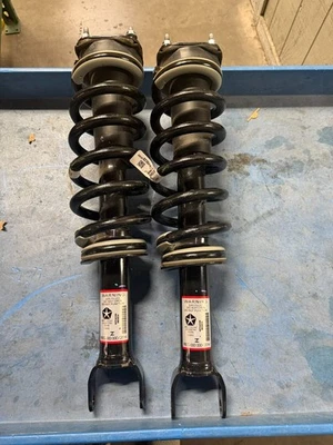 RAM 1500 2019-2022 OEM L/R amortiguador delantero puntal 68277311ac 4 k millas Foto 1 de 4