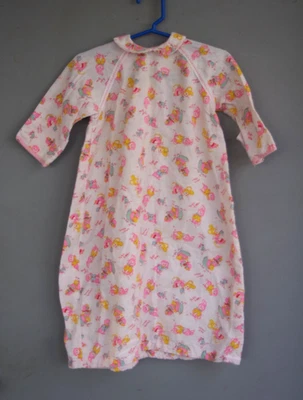 复古婴儿层叠礼服法兰绒 AOP 粉红色黄色兔子兔子 — 第 1/2 张图片