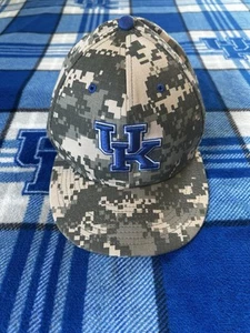 NEU Nike University of Kentucky Wildcats Digital Camo eng anliegende Mütze UK 6 7/8 - Bild 1 von 7