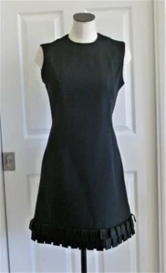 Abito a matita Mod anni 60 anni '70 Leslie Fay LBD Wiggle Unico ""Frange"" Orlo Vintage 14=S in perfette condizioni! - Foto 1 di 10