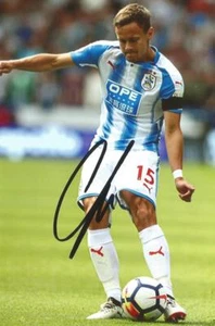 HUDDERSFIELD: CHRIS LOWE SIGNED 6x4 ACTION PHOTO + COA - Bild 1 von 1