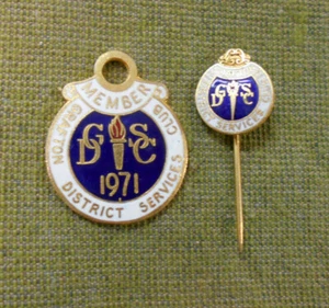 #D287.   1971 GRAFTON DISTRICT SERVICES CLUB BADGE & PIN  - Picture 1 of 2