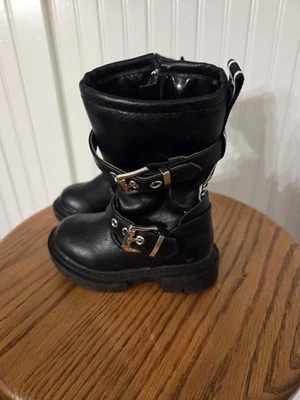 Bota juvenil DKNY Foto 1 de 4