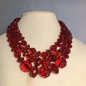 Collar grueso vintage triple hebra plástico rojo cuentas declaración - Imagen 1 de 5