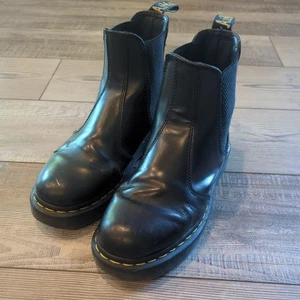  Dr Martens 2976 Air Wair CHELSEA BOOTS UNISEX GRÖSSE 7 HERREN, 8 DAMEN - Bild 1 von 16