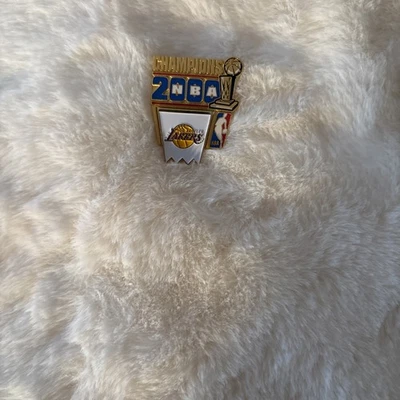 Los Angeles Lakers 2000 NBA Champions Hat Pin - Image 1 of 2