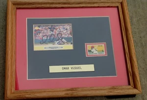 ENMARCADO Y ENMARAÑADO SIN USAR EE. UU. SELLO POSTAL DE BÉISBOL Y AUTÓGRAFO OMAR VIZQUEL - Imagen 1 de 4