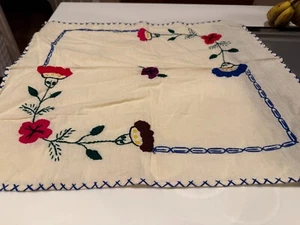 Vtg SQUARE Linen Completed Needlepoint Table Topper 23" X 23" POPPIES BLUE DESIG - Picture 1 of 3