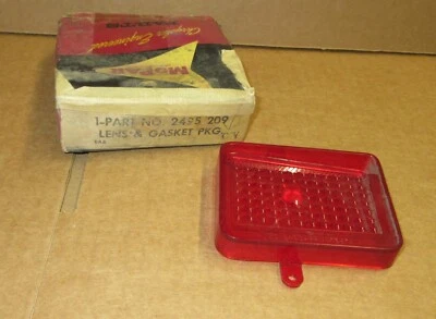 Lente faro trasero exterior izquierdo mopar 2495209 1964 Dodge 330, 440 station wagon Foto 1 de 3