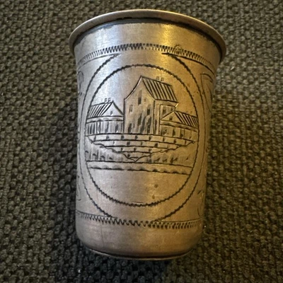 Antigua taza grabada en plata - marcas rusas - 1880 - Moscú - .875 puro - 49,7 gramos  Foto 1 de 4