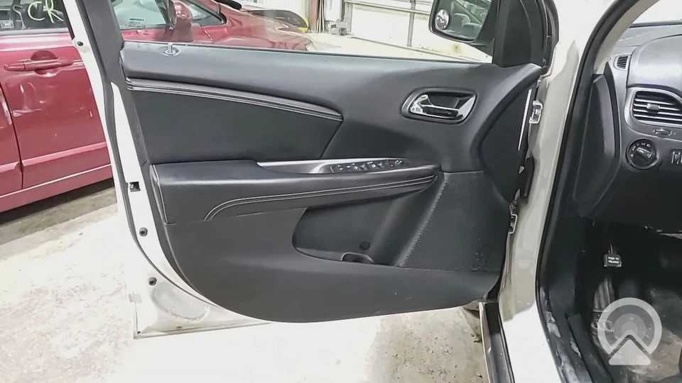 Отделочная панель салона передней двери для Dodge Journey LH 2012–2018 годов выпуска черная-HLX9 - Изображение 1 из 1