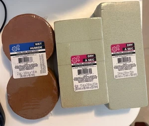 Floral Foam Dry-A-Sec and Wet Humide Multi-Use Arts & Crafts Mixed Lot - Picture 1 of 1