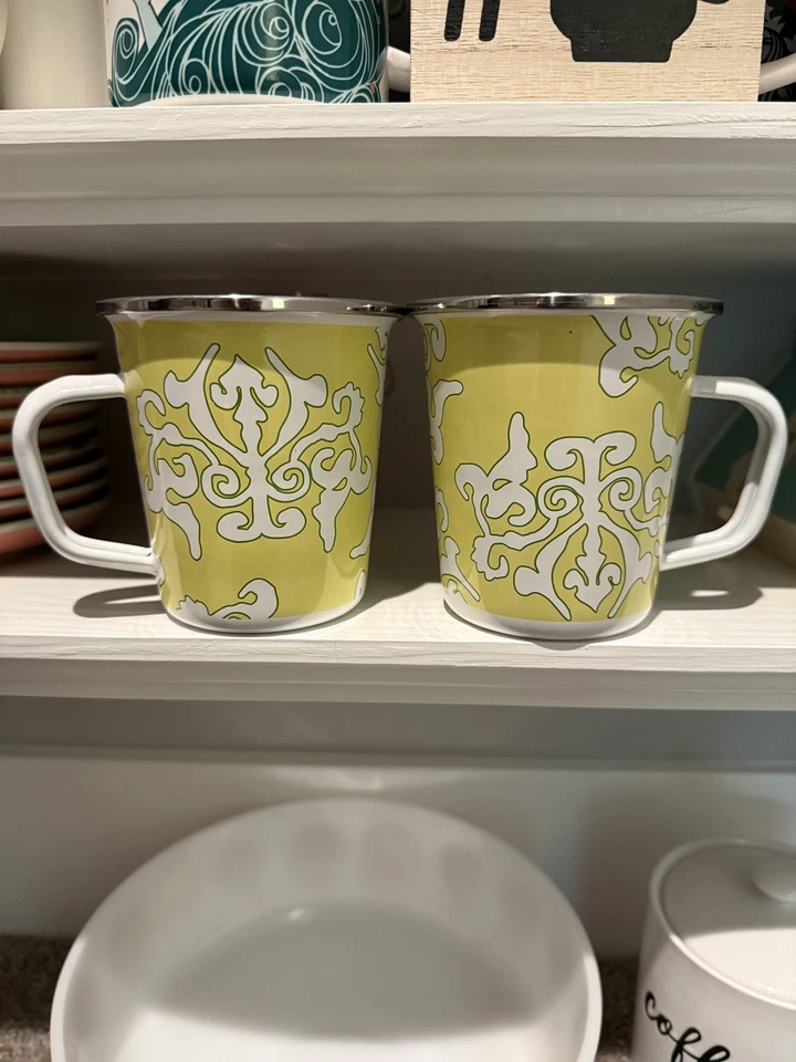 2 tazas esmaltadas Golden Rabbit de Laura Fair Damask Collection verde Foto 1 de 4