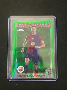 Robert Lewandowski 2024-25 Topps cromo base UCC refractor de lava verde/99 - Imagen 1 de 2