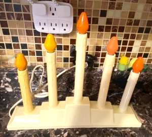 Noma vintage 5 LUCI Candelabro ELETTRICO Cera Goccia FINESTRE Luci TESTATE Lampadine arancioni - Foto 1 di 2