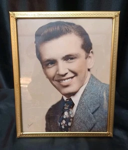 Vintage Gold Metal Picture Photo Frame Ornate 8" X 10" Hollywood Regency Easel - Picture 1 of 11