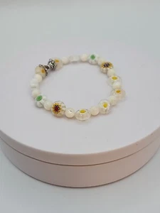 Handcrafted White Millefiori Glass Bead Bracelet with Silver Accent - Bild 1 von 4