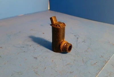 Toyota Previa 1991-97 Front Headlamp Headlight Washer Motor 8533028040 - Image 1 of 4