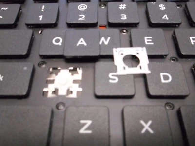 SINGLE KEY CAP +CLIP DELL INSPIRON 5000 3452 P/N: KPP2C MODEL: NSK-LR0SC, HIAA 4 - Image 1 of 4