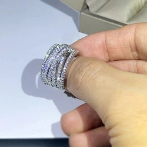 Anillo redondo de 2 quilates creado en laboratorio con banda cruzada real de diamantes enchapados en oro blanco 14 K - Imagen 1 de 5