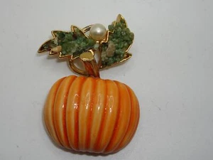 VINTAGE BSK PUMPKIN BROOCH W/JADE CHIPS! RARE ESTATE FIND! - Picture 1 of 7
