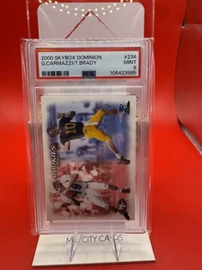 Coppia Skybox Dominion Rookies 2000 Tom Brady, Giovanni Carmazzi #234 (RC) PSA 9 - Foto 1 di 2