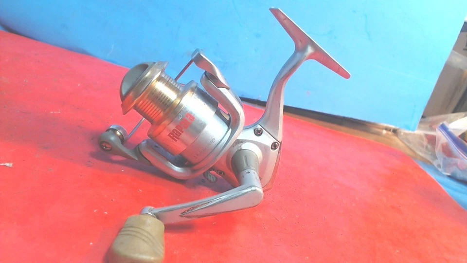 Carrete de pesca giratorio RAPALA-Rap 120 vintage-carrete color dorado-funcionando- Foto 1 de 4