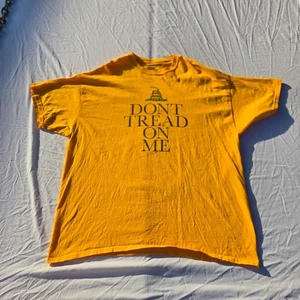 T-Shirt Don't Tread on Me Gadsden Flagge Freedom 2nd Amendment gelb Erwachsene 2XL - Bild 1 von 6