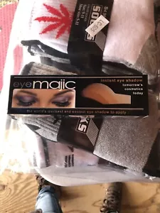 eye majic Instant Eye Shadow - Picture 1 of 3