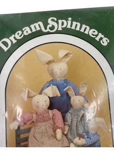 VTG 1986 Dream Spinner Country Clover Patterns for 3 Sizes of Rabbits & Clothes - Picture 1 of 7