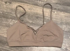 Alo Yoga Interlace Women's Size Medium Tan Criss Cross Straps Sports Bra - Picture 1 of 4