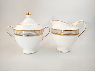 Juego de azucarero y crema Wedgwood Martha Stewart a rayas doradas Foto 1 de 4