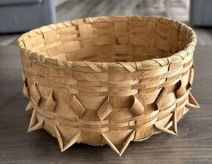 NICE NATIVE AMERICAN BASKET with TWISTS - Picture 1 of 7