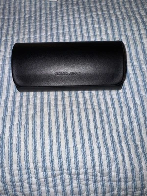 Bolsa de óculos Giorgio Armani preta estojo macio dobrável - Imagem 1 de 3