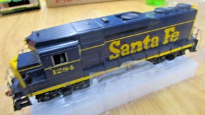 HO Scale Santa Fe GP30 Diesellok #1284 von Scale Trains mit DCC/Sound - Bild 1 von 5
