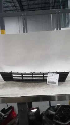 Used Lower Grille fits: 2016 Bmw 528I lower bumper mounted w/o M-aerodynamic pac Foto 1 de 4