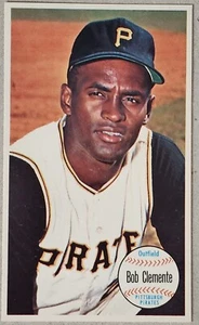 1964 TOPPS GIANTS #11 ROBERTO CLEMENTE PITTSBURGH PIRATES BASEBALL CARD MINT+ - Picture 1 of 10