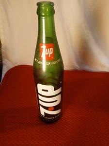 Vintage 1970s 7 Up Soda Pop Bottle 1976 Green Pint 16 oz 7Up 7-Up - Picture 1 of 5