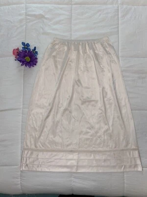 Lorraine Mujer Nude Sedoso Nylon Largo Medio Deslizamiento Encaje Alto Mediano Foto 1 de 4