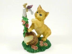 Pet Tales "A Purr-fect Day" Carlton Cards Gatto con rubinetto e farfalla - Foto 1 di 4