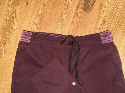 Pantalón Lululemon Mujer Granate Talla 10 Foto 1 de 4