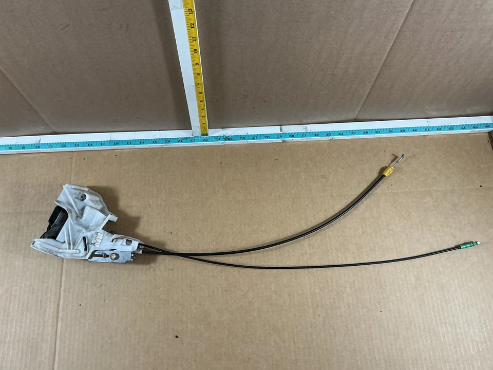 Actuador de cierre de cerradura de puerta corredera trasera derecha Toyota Sienna 2011-2020 OEM Foto 1 de 4