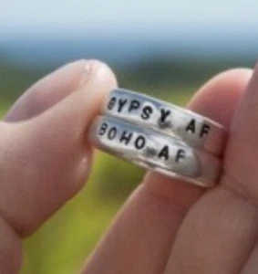 Boho AF Ring Erwachsene Größe 6 Sterlingsilber Gravur Band handgestempelt Zitat NEU - Bild 1 von 5
