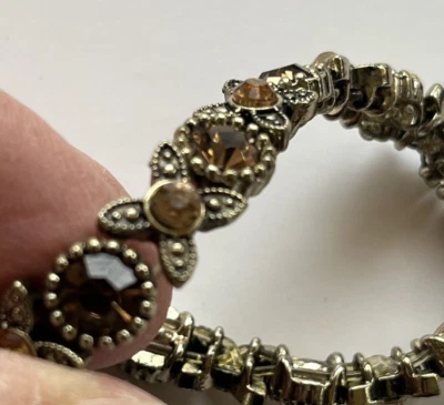 Pulsera elástica de vidrio tallado marrón con tono plateado envejecido usada en excelente estado Foto 1 de 4