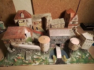 MIRONTAINE ET J.M APPERT ? MODELL DIORAMA DORF MITTELALTER. KARTON - Bild 1 von 16