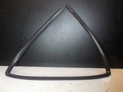 Moldura de sello de clima ventana trasera izquierda 03-09 Mercedes Benz W211 E350 E320 Foto 1 de 4