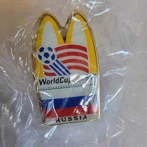 1994 WORLD CUP USA SOCCER McDONALDS RUSSIA NATIONAL TEAM FLAG PIN NEW - Picture 1 of 3