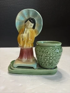 Vintage Shawnee Pottery #701 geisha asiatica ragazza fioriera cesto verde MCM decorazione USA - Foto 1 di 7