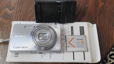 Câmera Digital Sony CyberShot DSC-W690-16.1 MP Silver-Charger-Battery Funciona Ótimo - Imagem 1 de 4