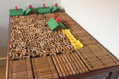 ENORME Lote de 515 Piezas Techos Chimeneas Troncos Lincoln De Colección Compatible con Tumble Tree Foto 1 de 4